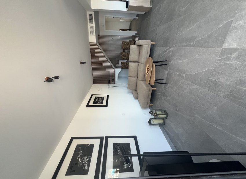 Neue Gebäude - Doppelhaushälfte -
Polop