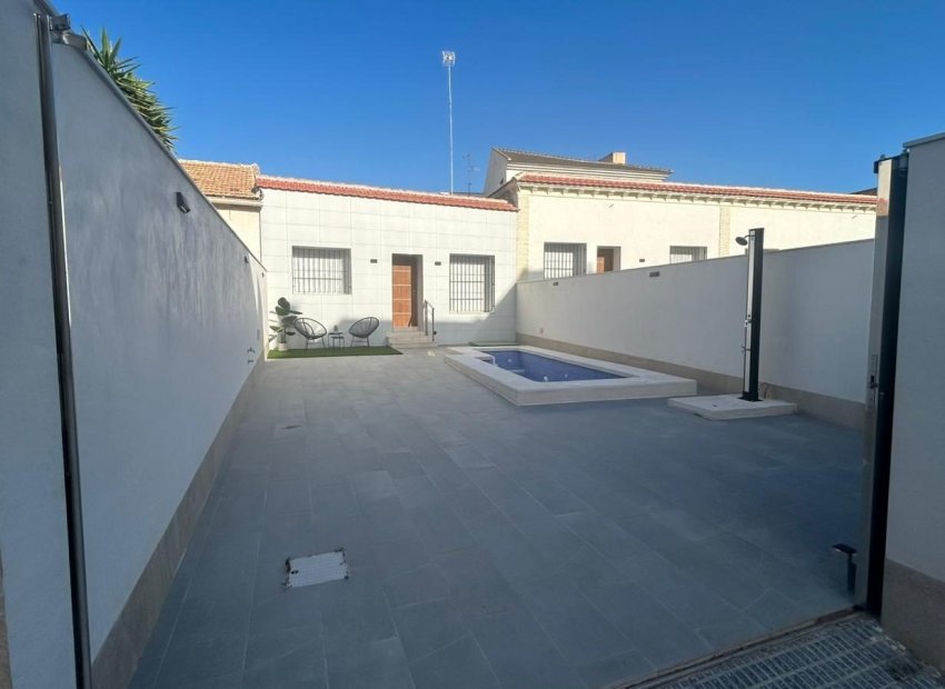 Neue Gebäude - Doppelhaushälfte -
San Javier