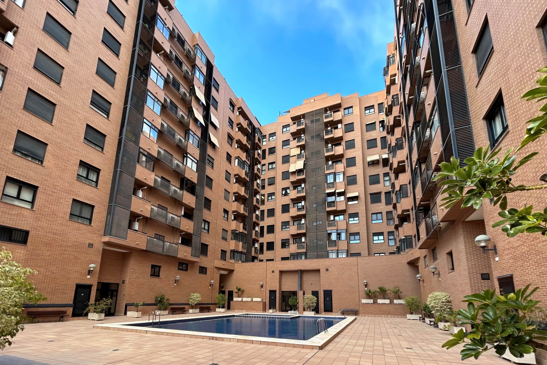 Neue Gebäude - Erdgeschosswohnung -
Alicante - Alicante (Alacant)