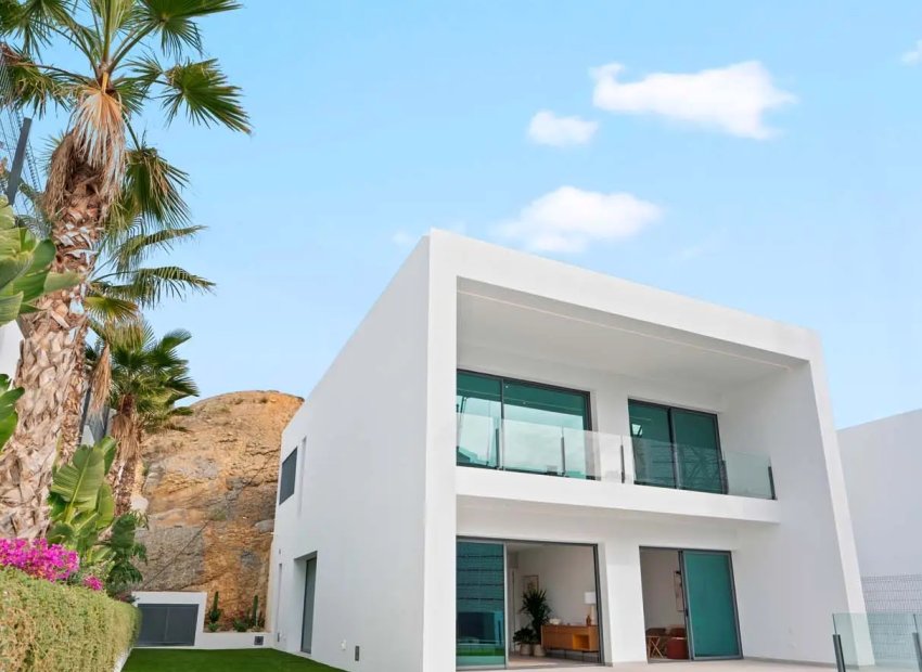 Neue Gebäude - Freistehend / Villa -
Benidorm