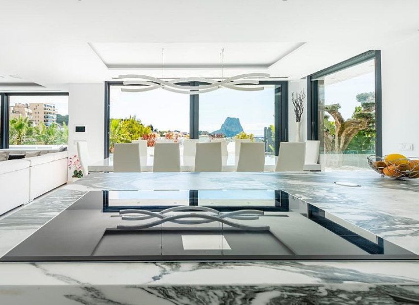 Neue Gebäude - Freistehend / Villa -
Calpe