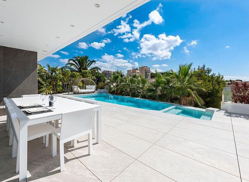 Neue Gebäude - Freistehend / Villa -
Calpe