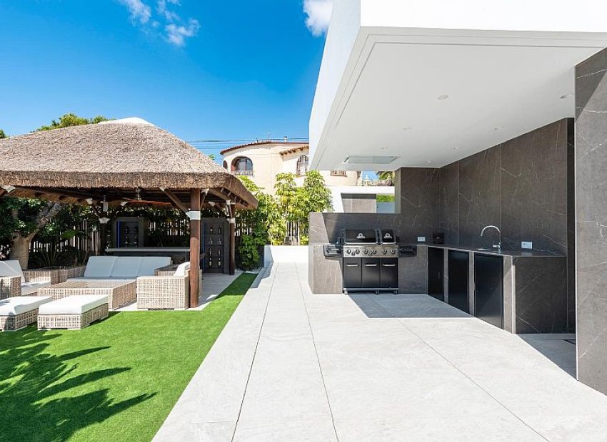 Neue Gebäude - Freistehend / Villa -
Calpe