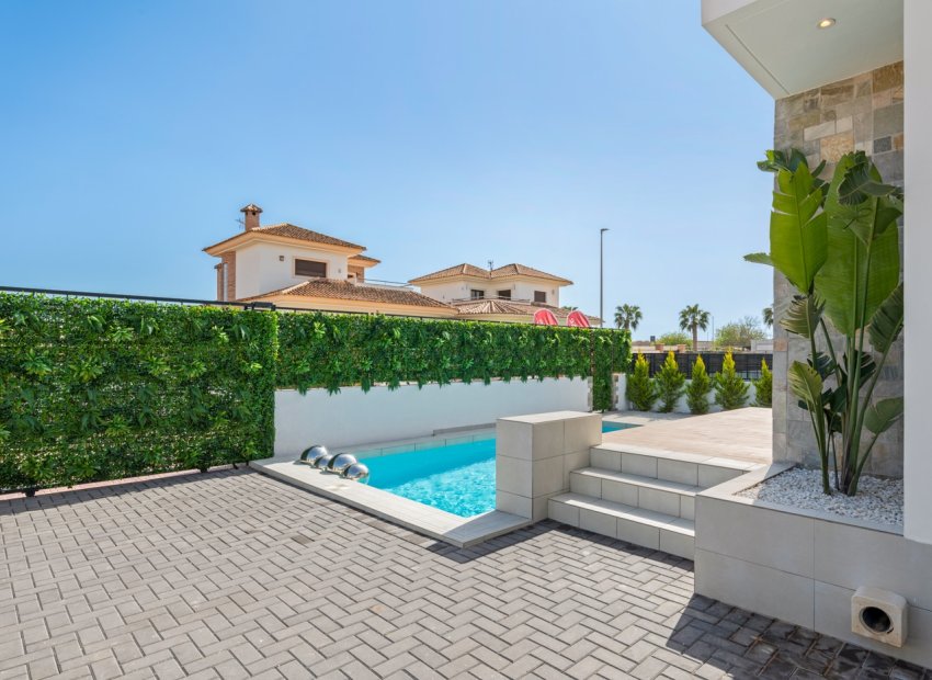 Neue Gebäude - Freistehend / Villa -
Los Alcazares - Los Alcázares