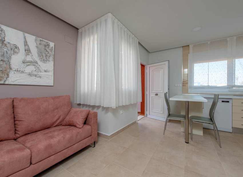 Neue Gebäude - Freistehend / Villa -
Los Alcazares - Los Alcázares