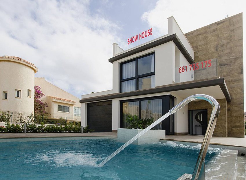 Neue Gebäude - Freistehend / Villa -
Orihuela Costa