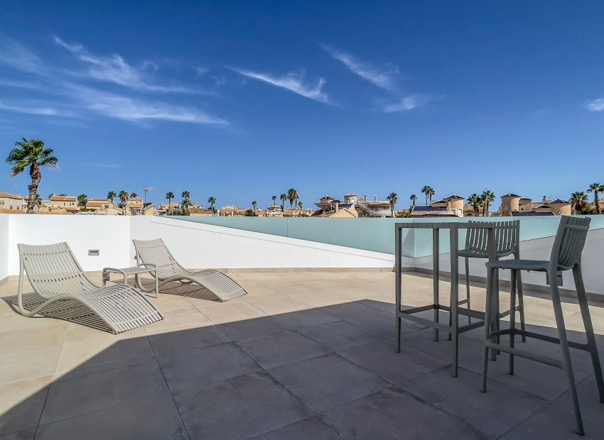Neue Gebäude - Freistehend / Villa -
Orihuela Costa