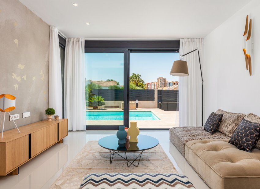 Neue Gebäude - Freistehend / Villa -
Playa Paraiso