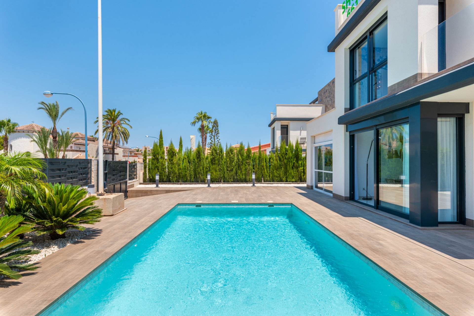 Neue Gebäude - Freistehend / Villa -
Playa Paraiso