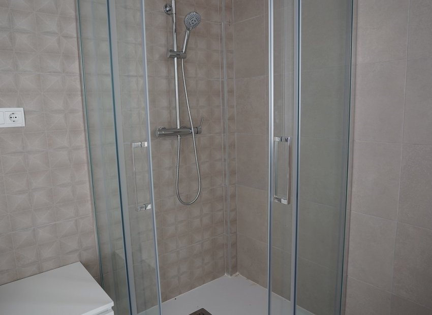 Neue Gebäude - Freistehend / Villa -
Polop