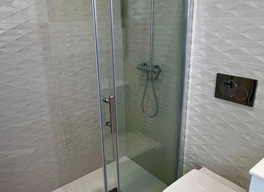 Neue Gebäude - Freistehend / Villa -
Polop