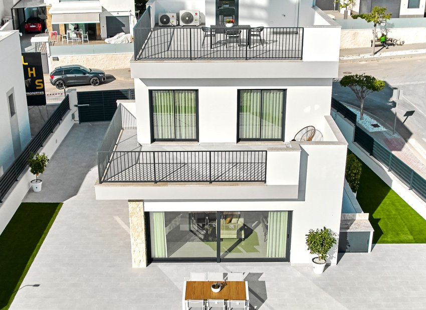Neue Gebäude - Freistehend / Villa -
San Miguel de Salinas