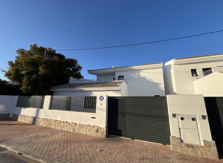 Neue Gebäude - Freistehend / Villa -
San Pedro del Pinatar - San Pedro Del Pinatar