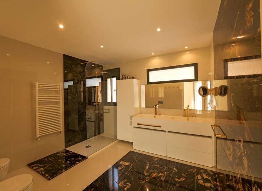 Neue Gebäude - Freistehend / Villa -
Torrevieja