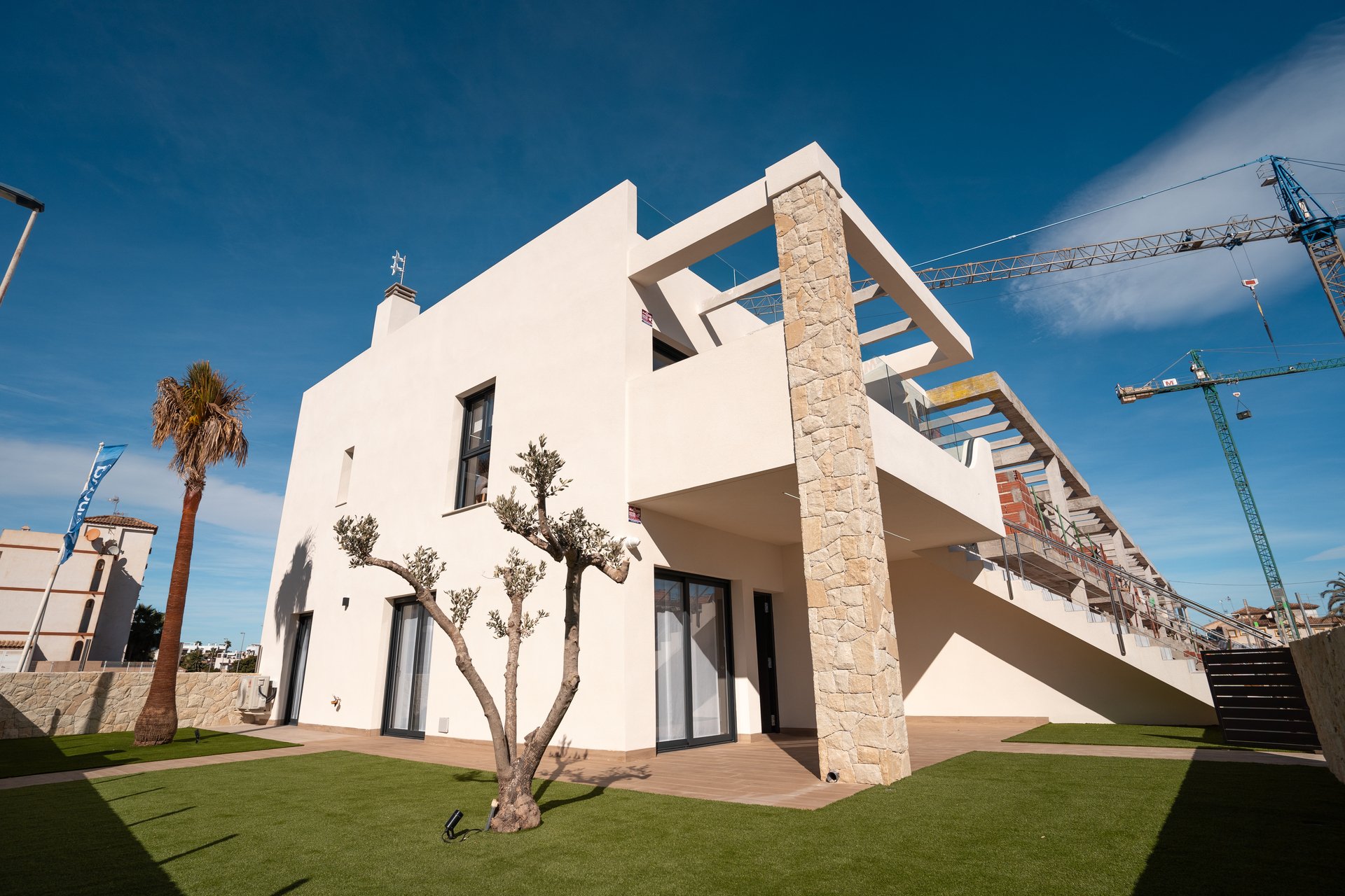 Neue Gebäude - Hochbungalow -
Pilar de la Horadada