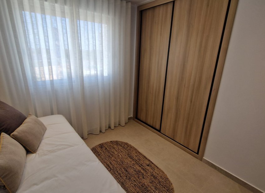 Neue Gebäude - Hochbungalow -
Pilar de la Horadada