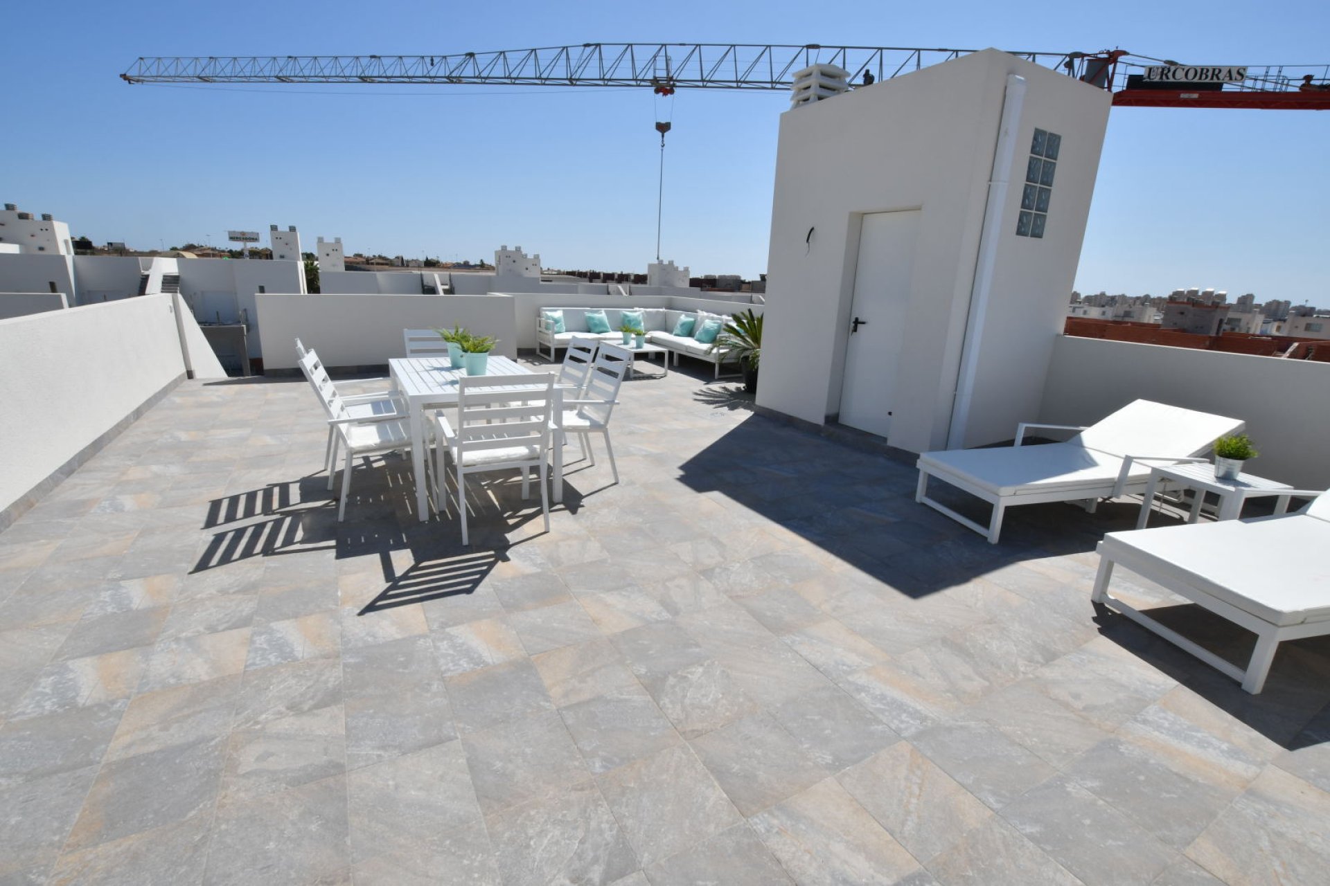 Neue Gebäude - Hochbungalow -
San Miguel de Salinas