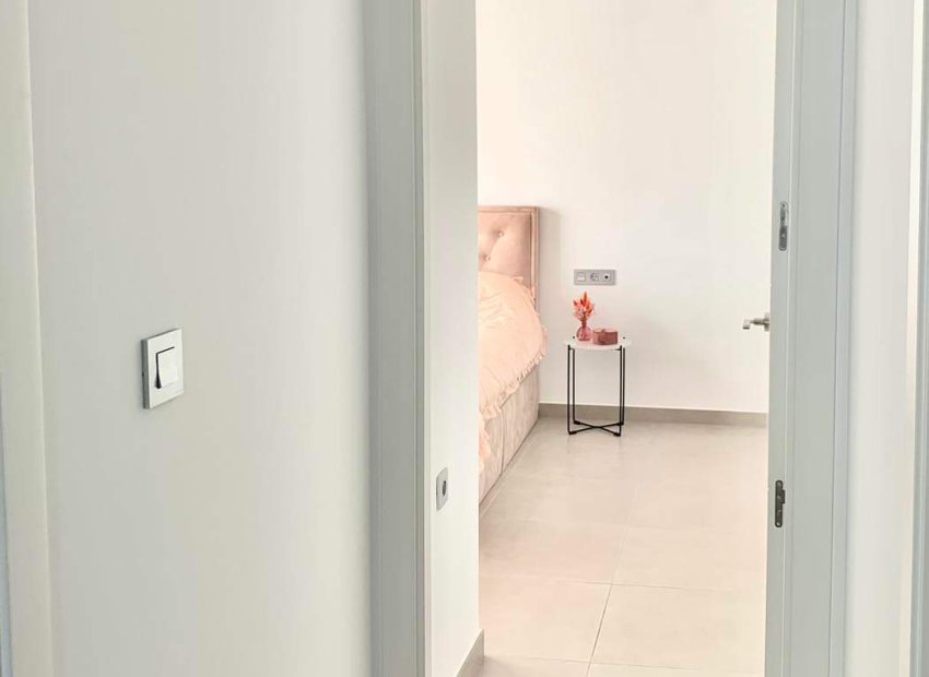 Neue Gebäude - Penthouse -
Pilar de la Horadada