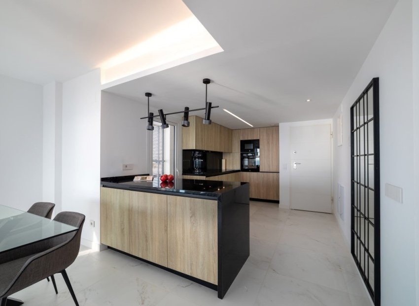 Neue Gebäude - Penthouse -
Torrevieja - Punta Prima