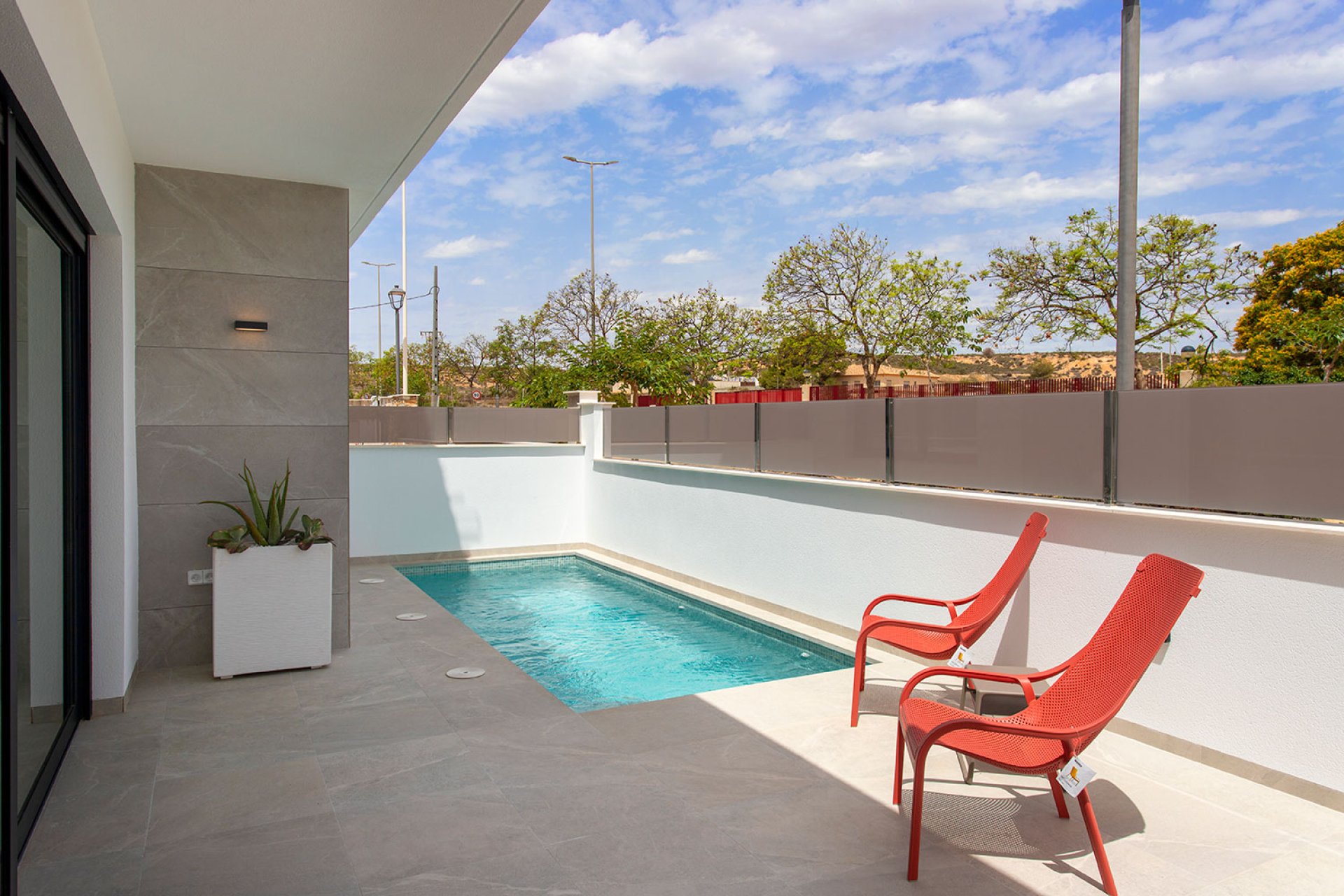 Neue Gebäude - Stadthaus -
Sucina