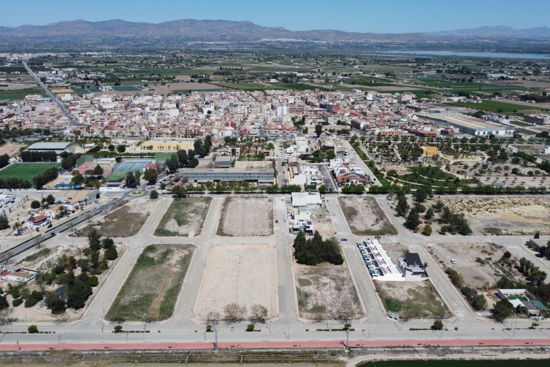 Neue Gebäude - Villa -
Dolores - polideportivo