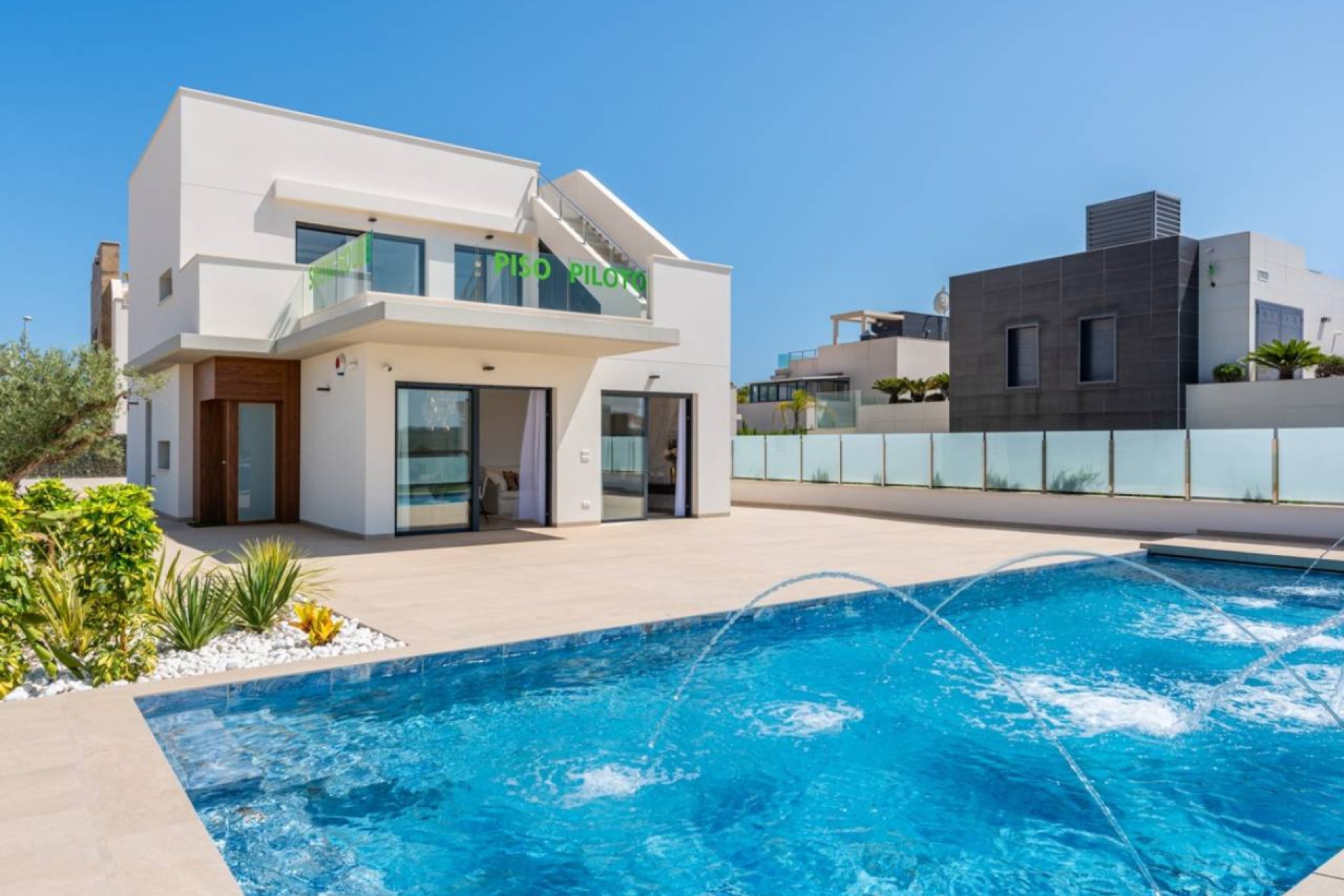 Neue Gebäude - Villa -
Orihuela Costa