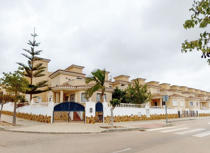 Neue Gebäude - Villa -
San Miguel de Salinas - Cerro Del Sol