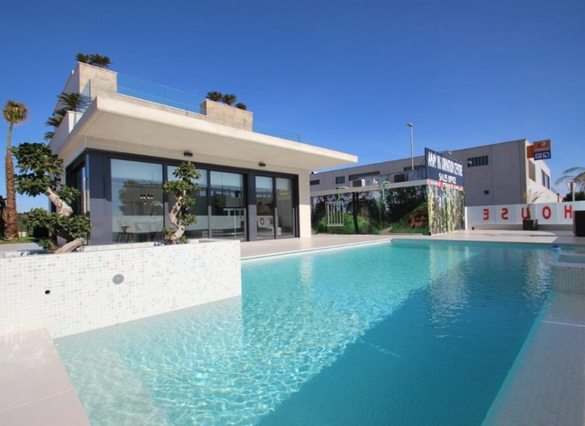 Neue Gebäude - Villa -
San Miguel de Salinas
