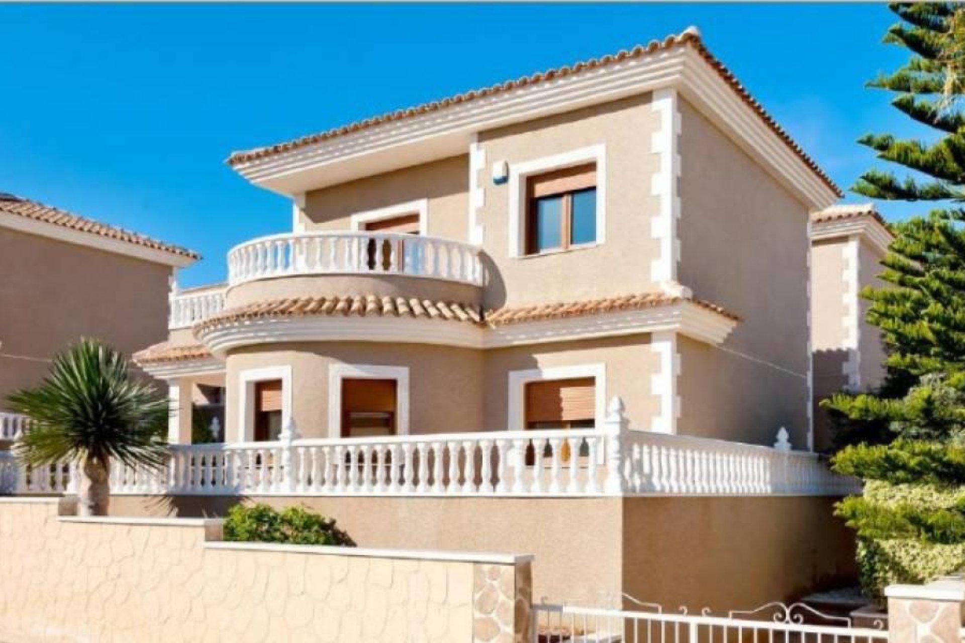 Neue Gebäude - Villa -
Torrevieja - Los Altos