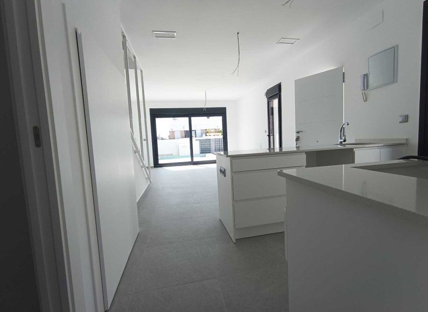 New Build - Detached House / Villa -
Daya Nueva