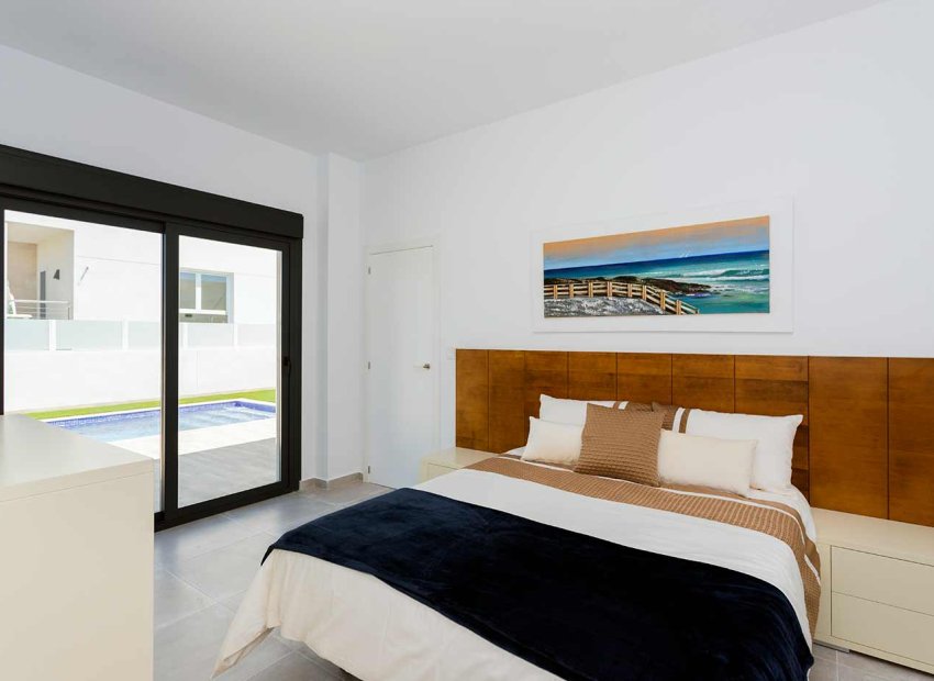 New Build - Detached House / Villa -
Daya Nueva