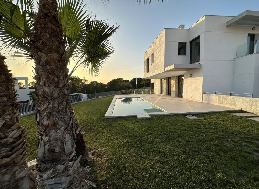 New Build - Detached House / Villa -
Finestrat