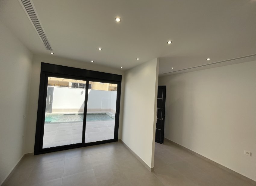 New Build - Detached House / Villa -
Heredades