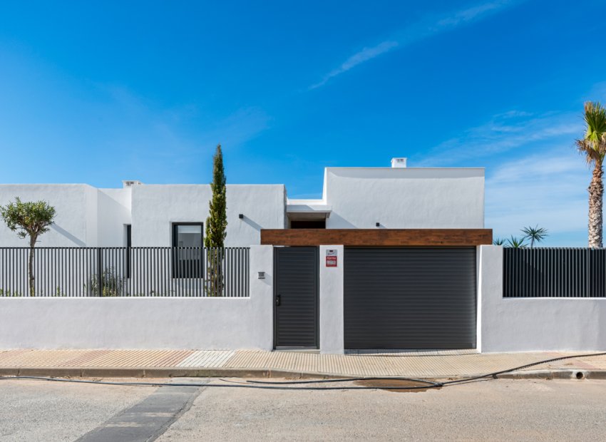 New Build - Detached House / Villa -
Islas Menores