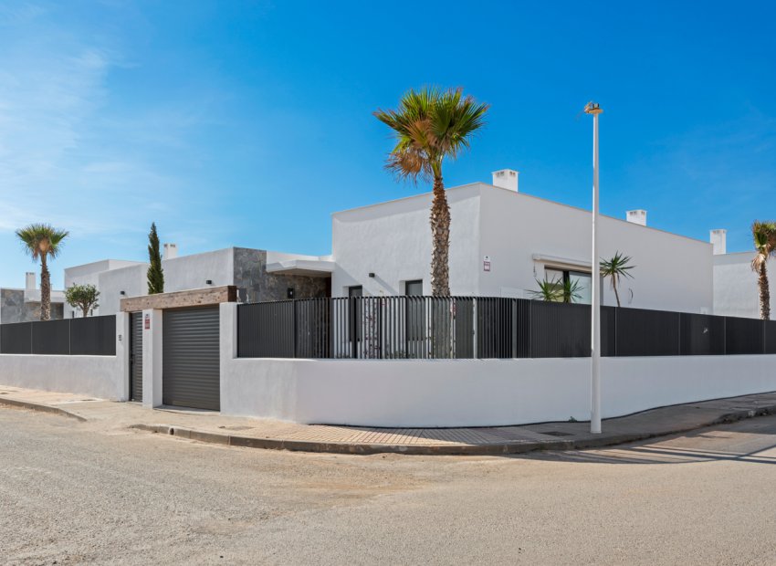 New Build - Detached House / Villa -
Islas Menores