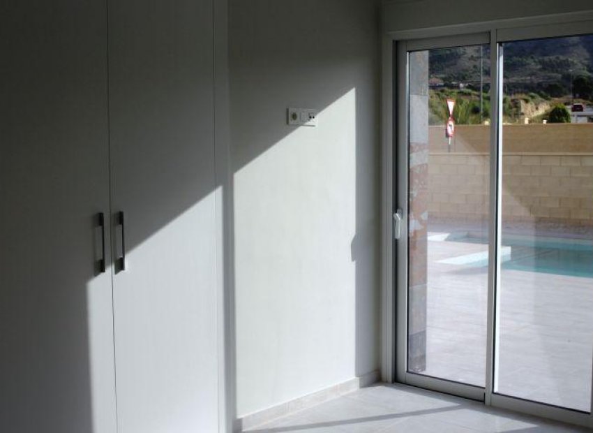 New Build - Detached House / Villa -
La Romana - Villas de la Romana