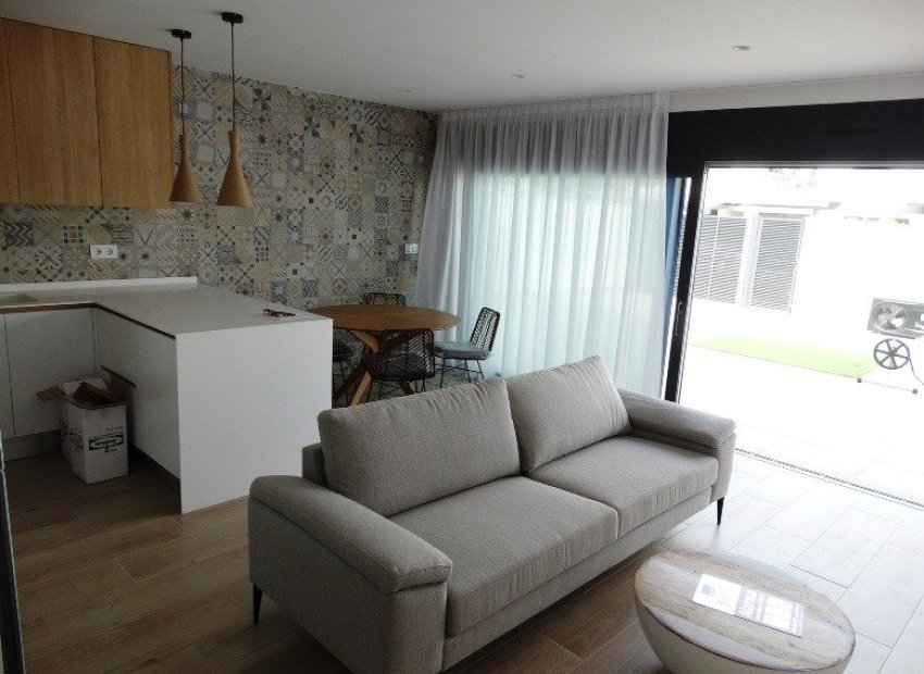 New Build - Detached House / Villa -
Pilar de la Horadada - pueblo