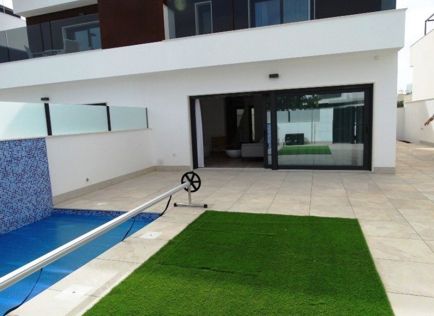 New Build - Detached House / Villa -
Pilar de la Horadada - pueblo