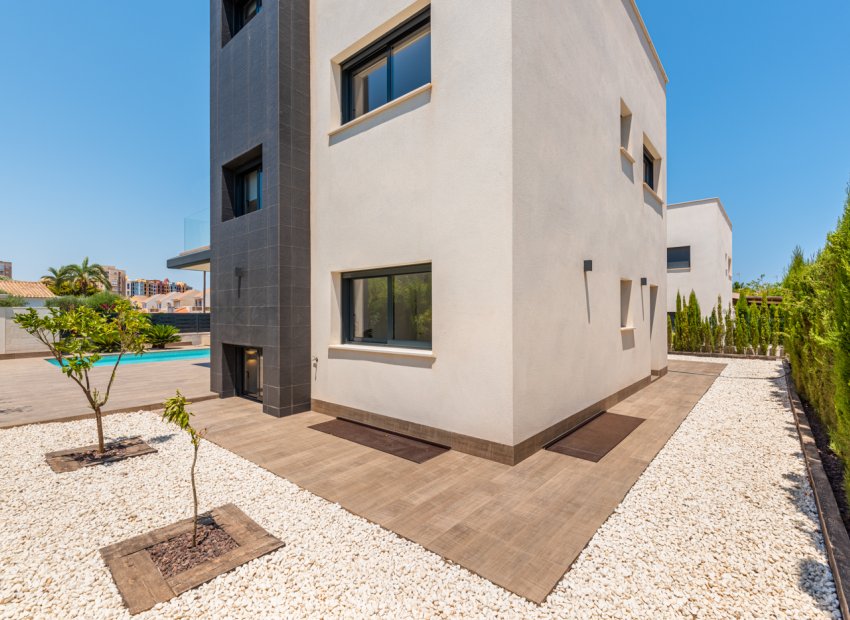 New Build - Detached House / Villa -
Playa Paraiso