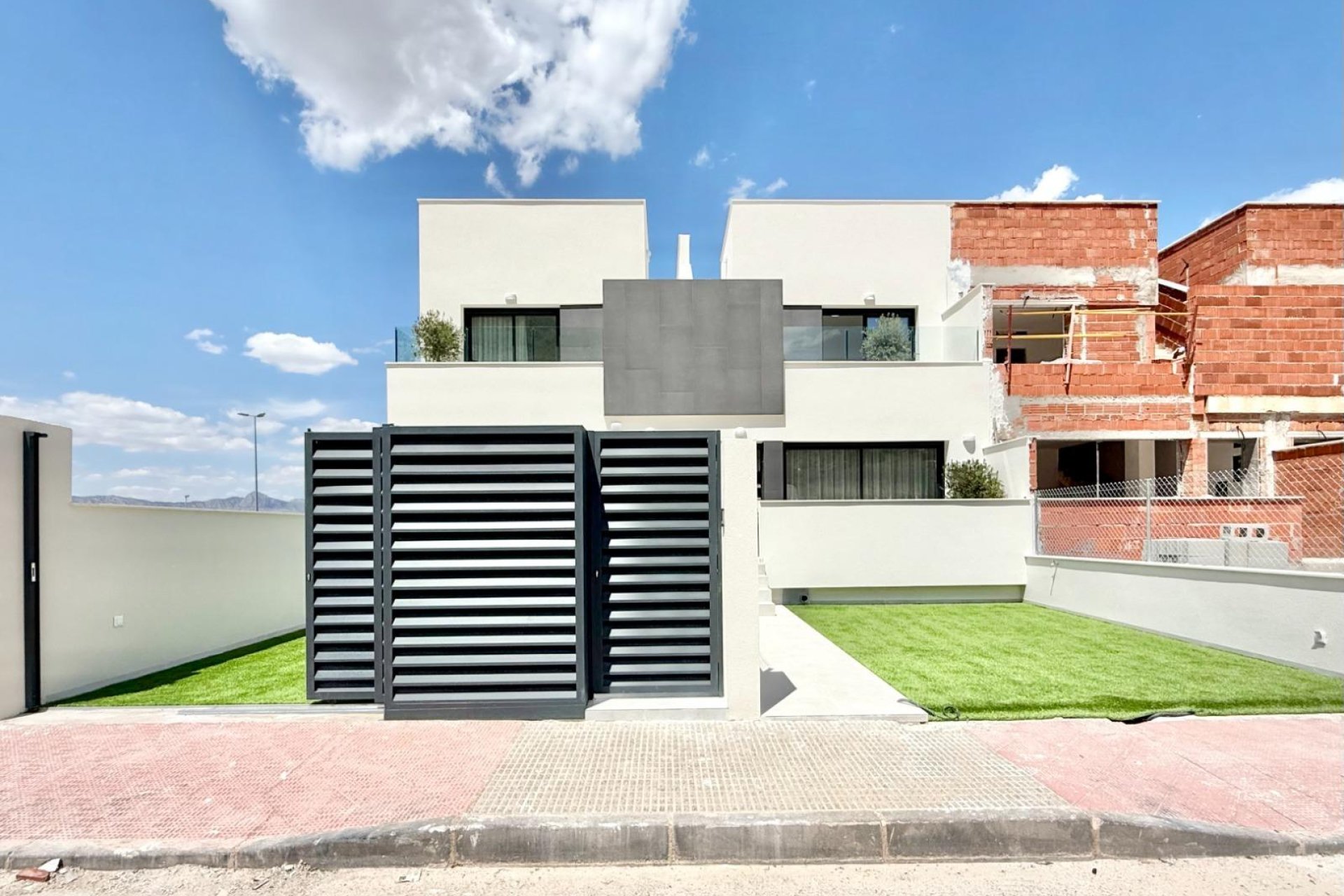 New Build - Town House -
Cox - San Fernando