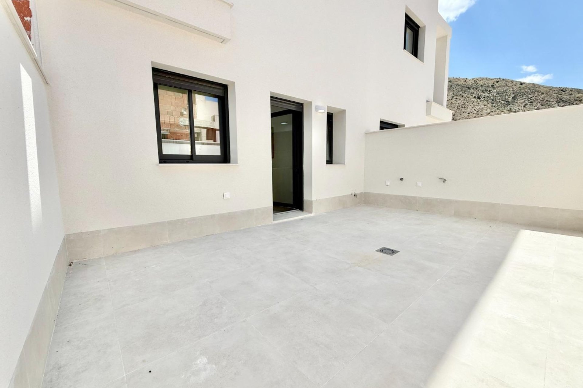New Build - Town House -
Cox - San Fernando