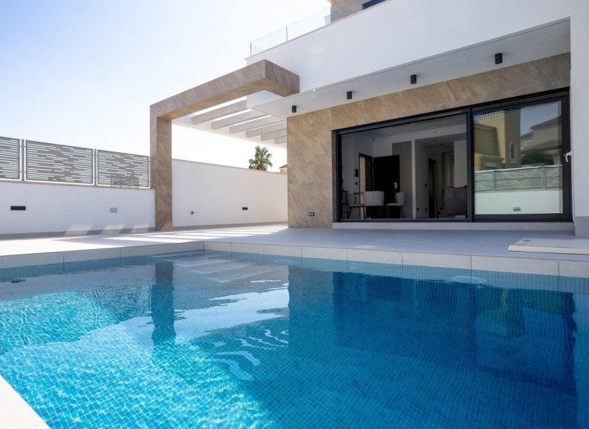 Nieuwbouw Woningen - Villa -
San Miguel de Salinas - BLUE LAGOON