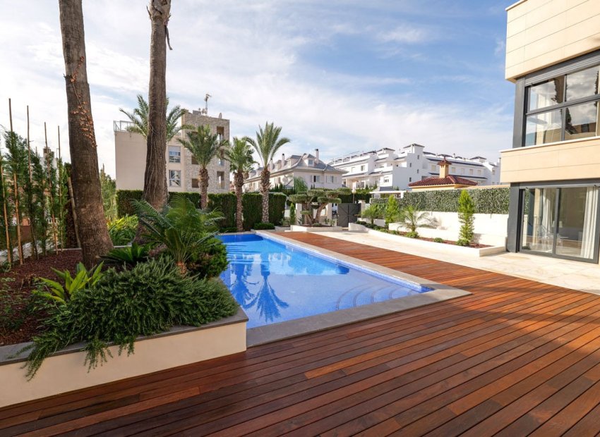 Nouvelle construction - Détaché / Villa -
Torrevieja