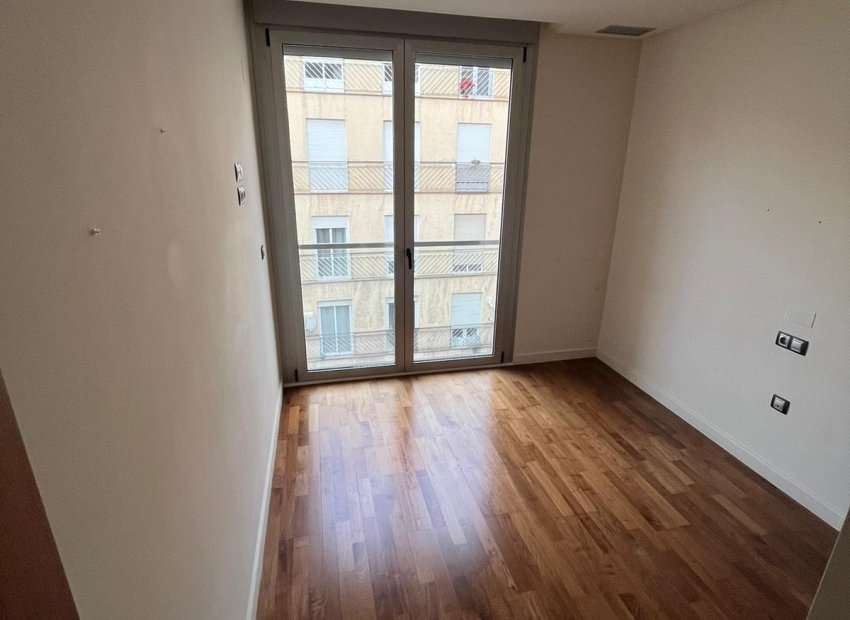 Obra nueva - Apartamento -
Elche