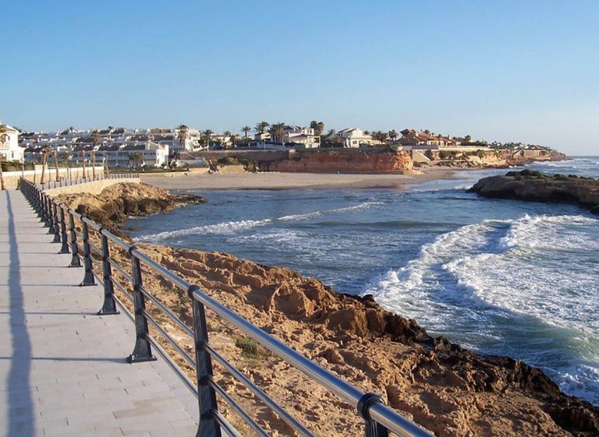 Obra nueva - Casa adosada -
Orihuela Costa - Las Filipinas