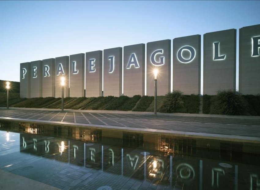 Obra nueva - Casa adosada -
Peraleja Golf