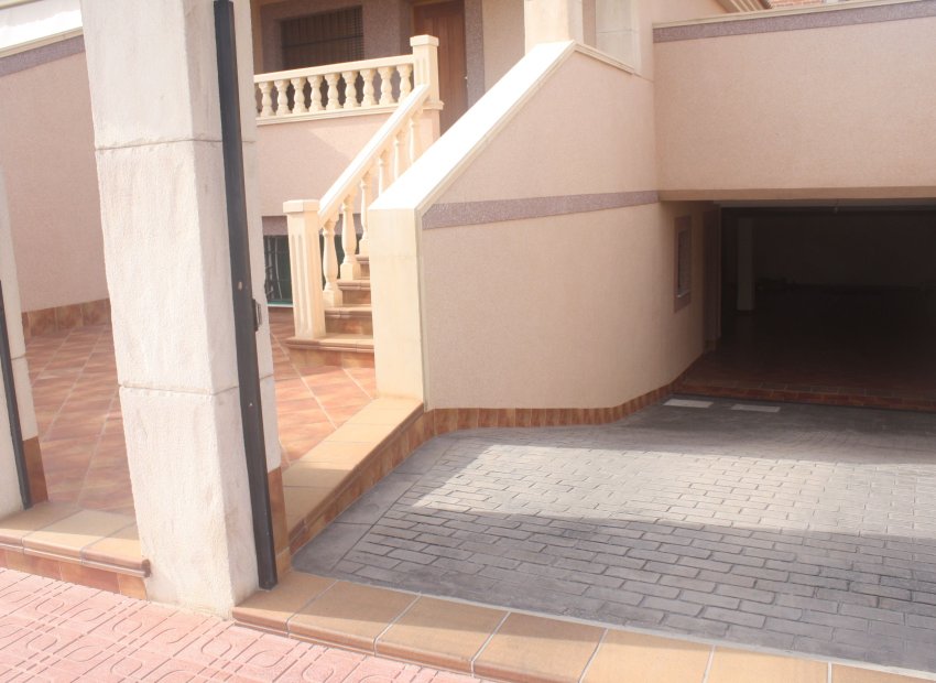 Obra nueva - Casa adosada -
Torrevieja