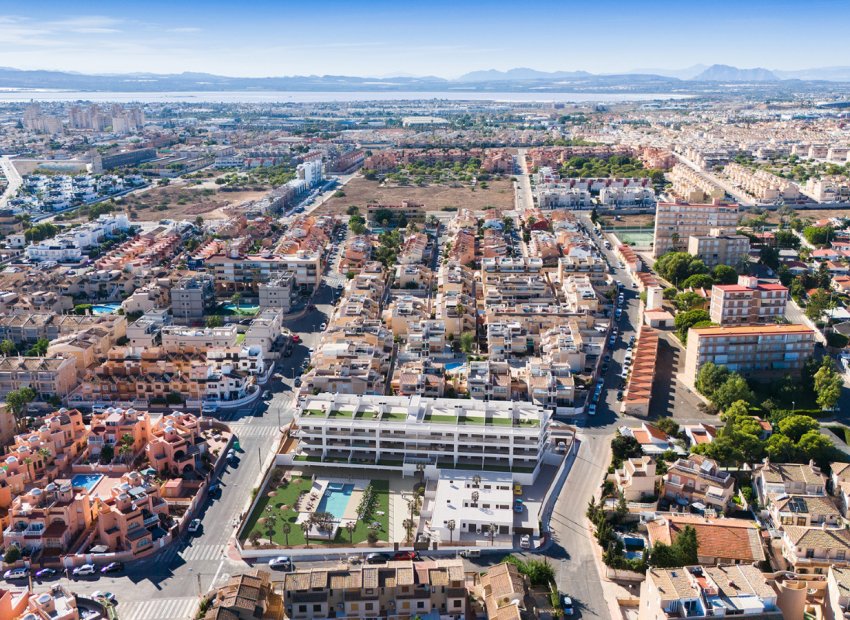 Obra nueva - Casa adosada -
Torrevieja
