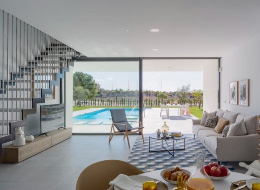 Obra nueva - Independiente / Villa -
Banos y Mendigo - Altaona Golf