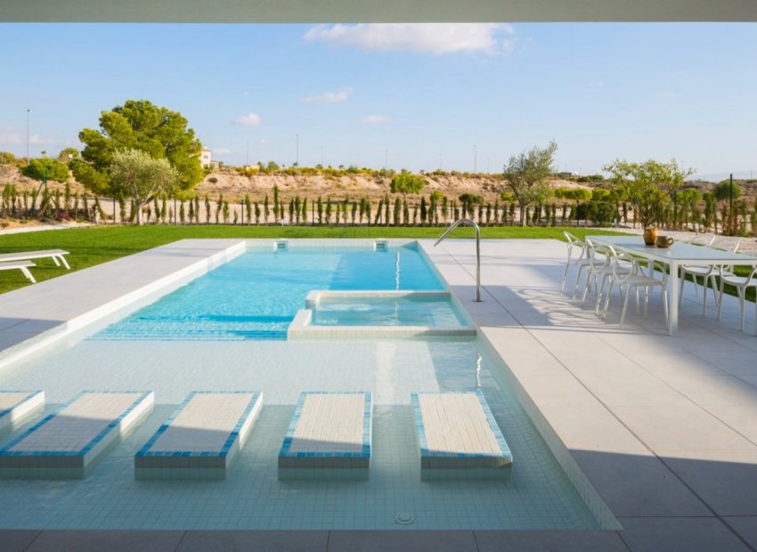 Obra nueva - Independiente / Villa -
Banos y Mendigo - Altaona Golf